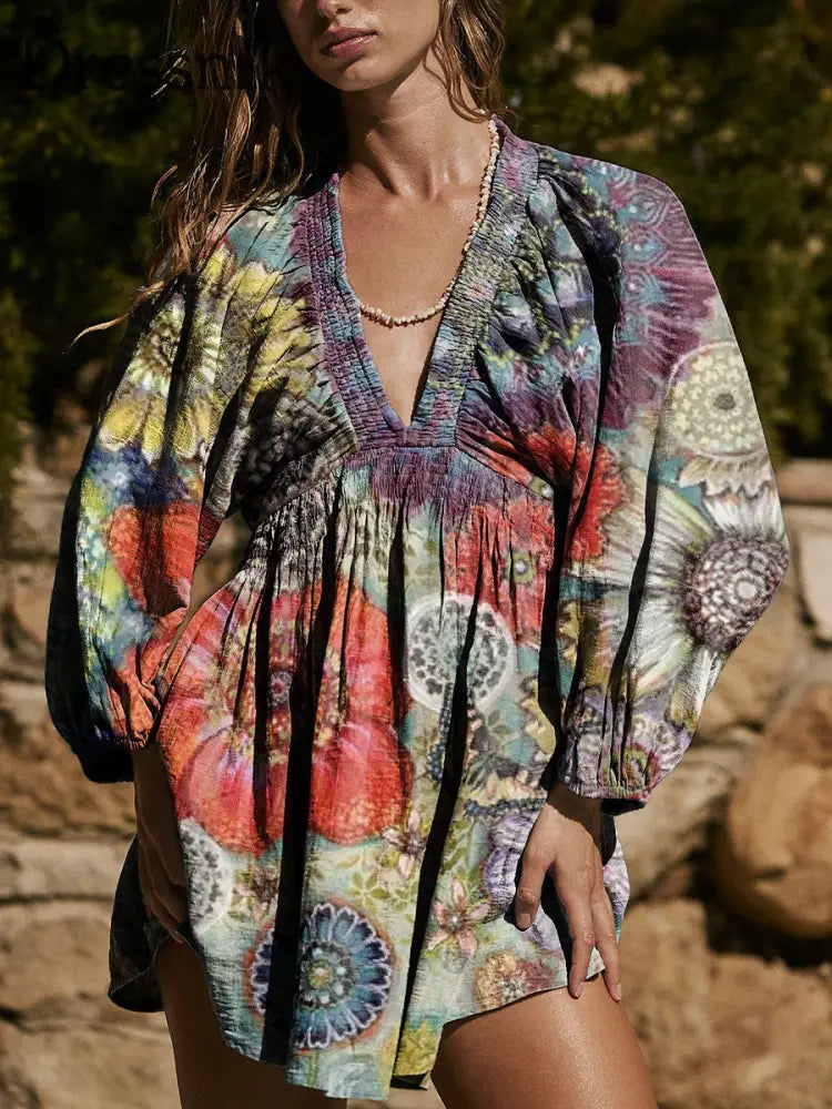 Damen-Mini kleid mit V-Ausschnitt und Blumen druck aus Baumwolle im böhmischen Stil bunt / S