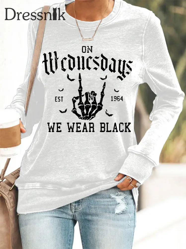 Frauen mittwochs tragen wir schwarze Halloween Horror Party lässig Sweatshirt Weiß / S