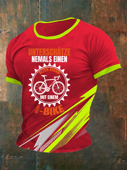 Herren Unter schätze niemals einen alten Mann mit einem E-Bike T-Shirt