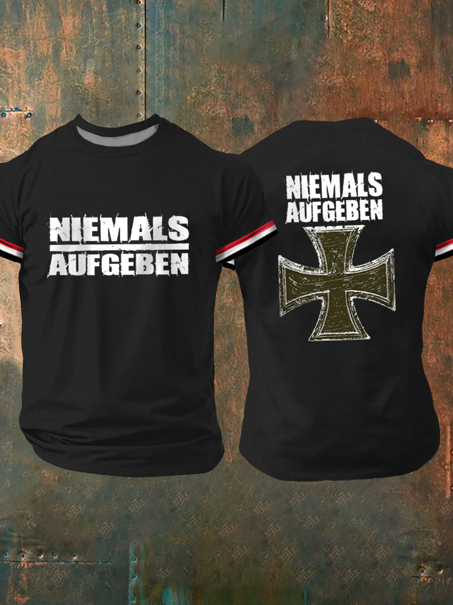 Herren-T-Shirt mit dem Aufdruck „Niemals Aufgeben“ und kurzen Ärmeln