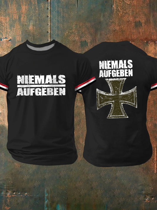 Herren-T-Shirt mit dem Aufdruck „Niemals Aufgeben“ und kurzen Ärmeln