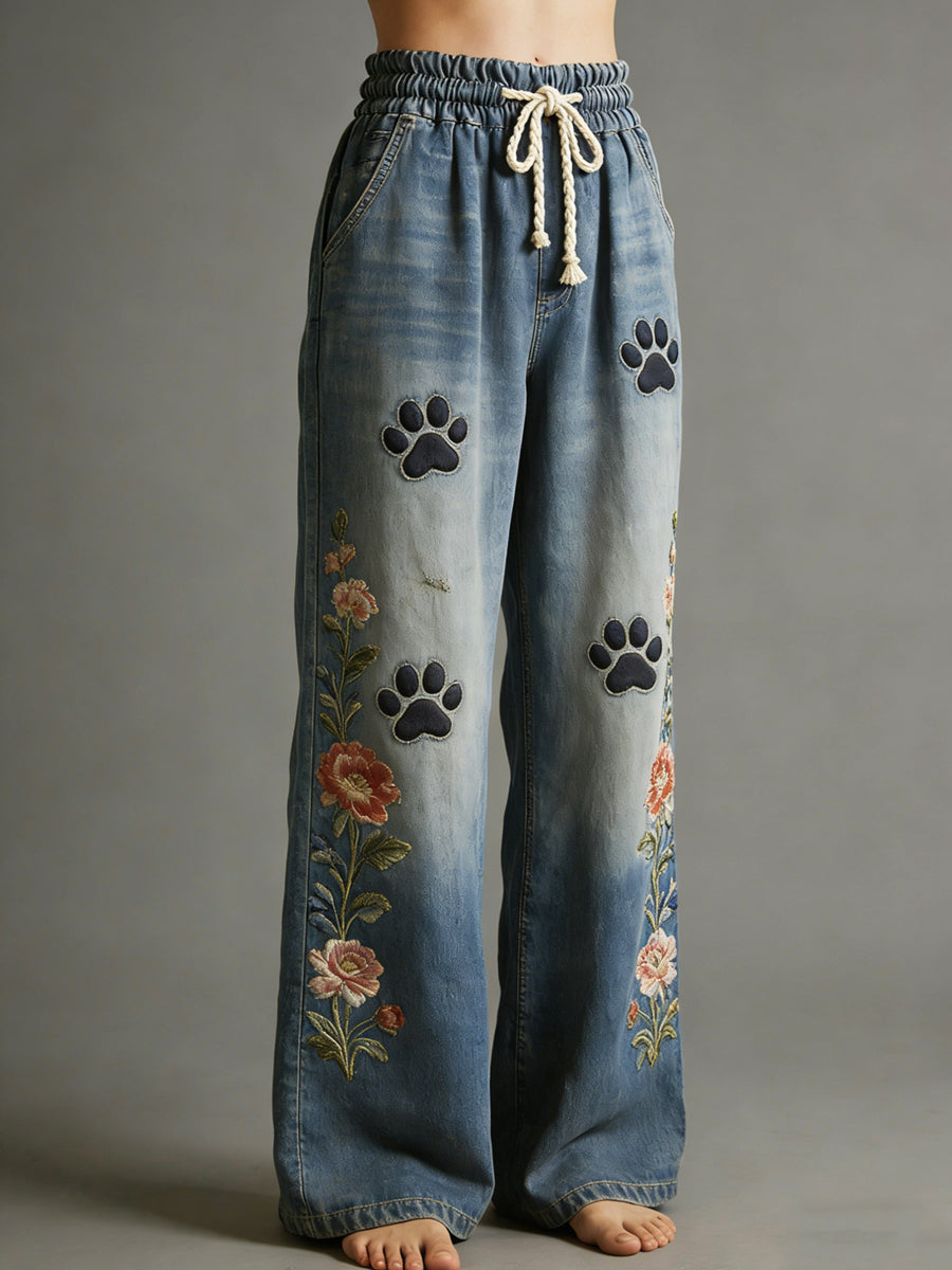 Damenhose mit Kunstmotiv und Hundepfotenabdrücken