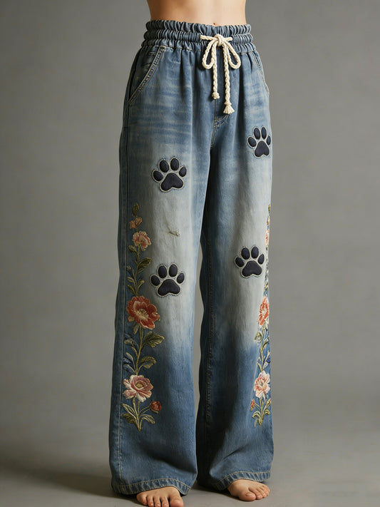 Damenhose mit Kunstmotiv und Hundepfotenabdrücken