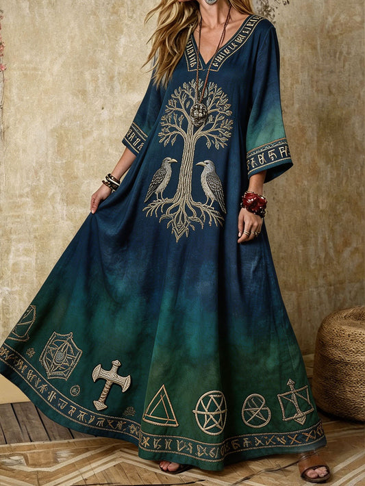 Damenkleid aus Leinen mit nordischer Kunst im Wikingerstil bedruckt