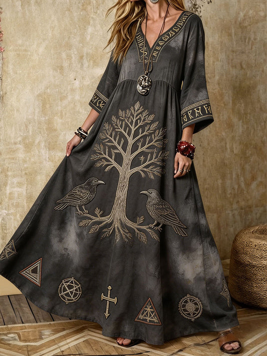 Damenkleid aus Leinen mit nordischer Kunst im Wikingerstil bedruckt
