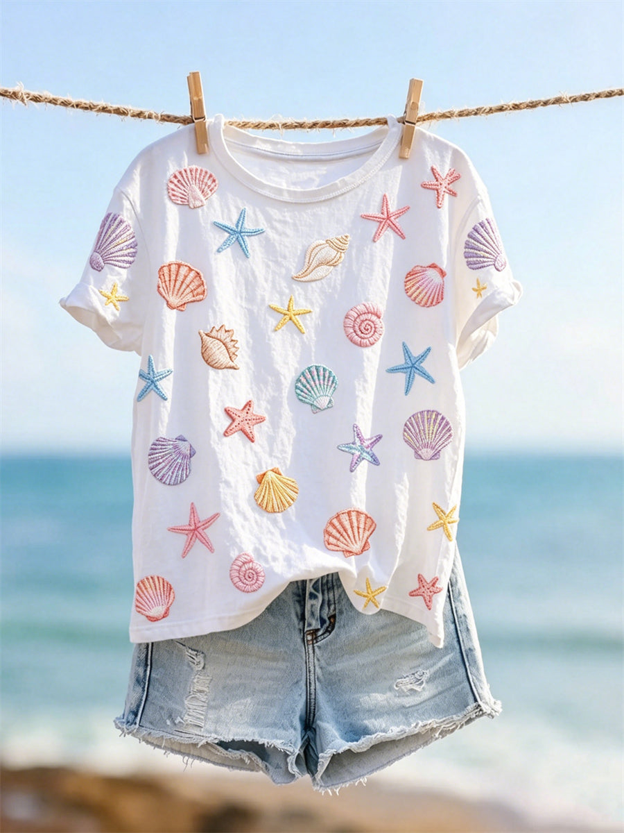 Damen-T-Shirt mit farbenfrohem Muster aus Seesternen und Muscheln, kurzärmelig