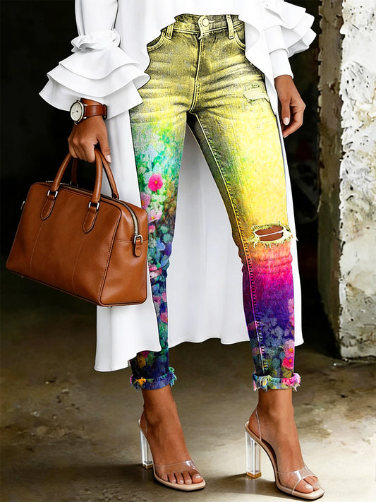 Damenjeans mit kunstvollem Blumenmuster