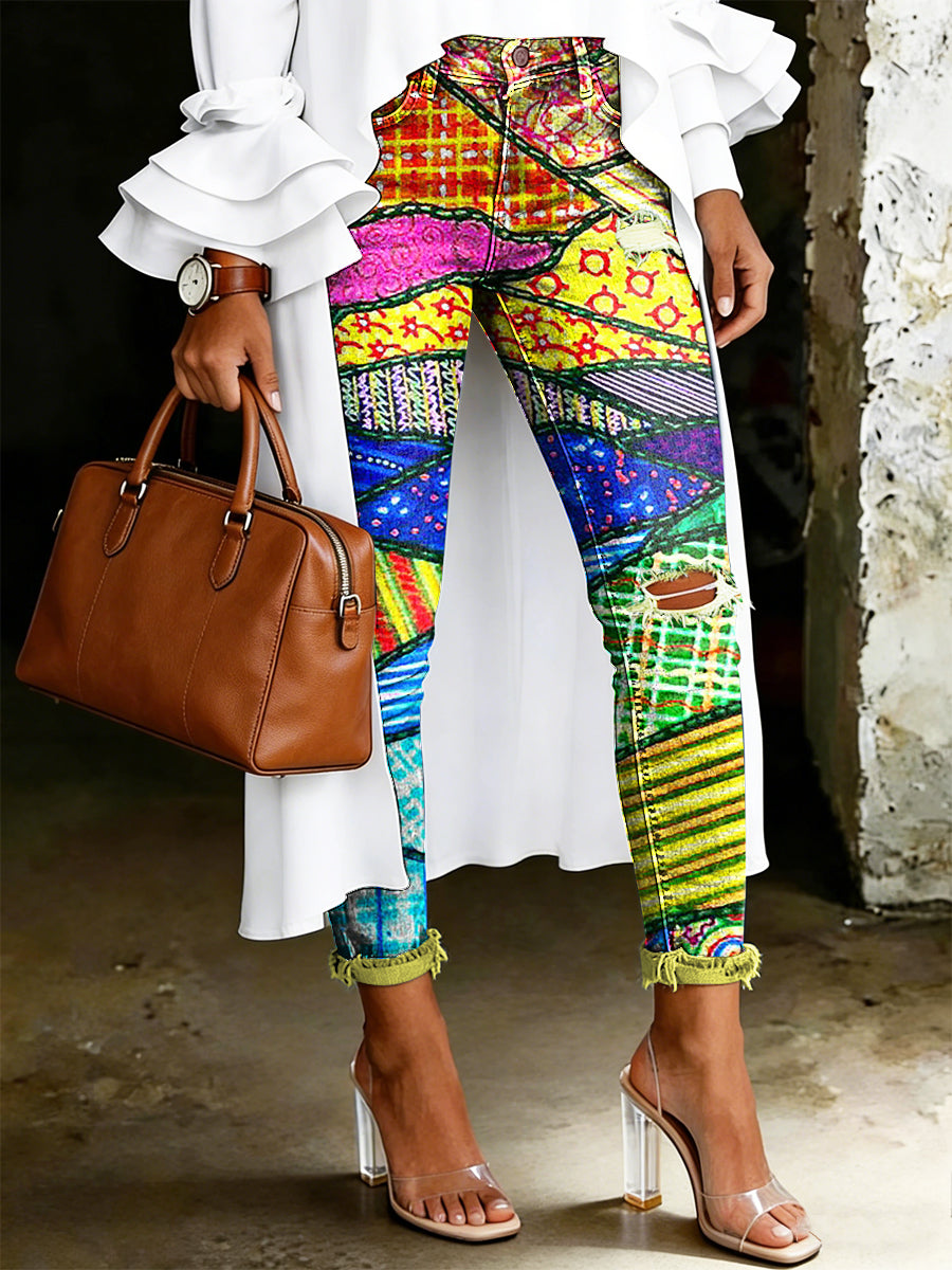 Damenjeans mit kunstvollem Blumenmuster