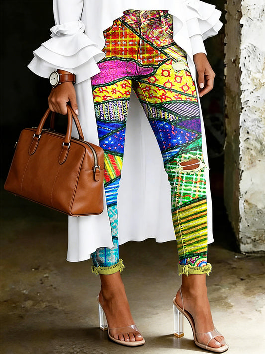 Damenjeans mit kunstvollem Blumenmuster
