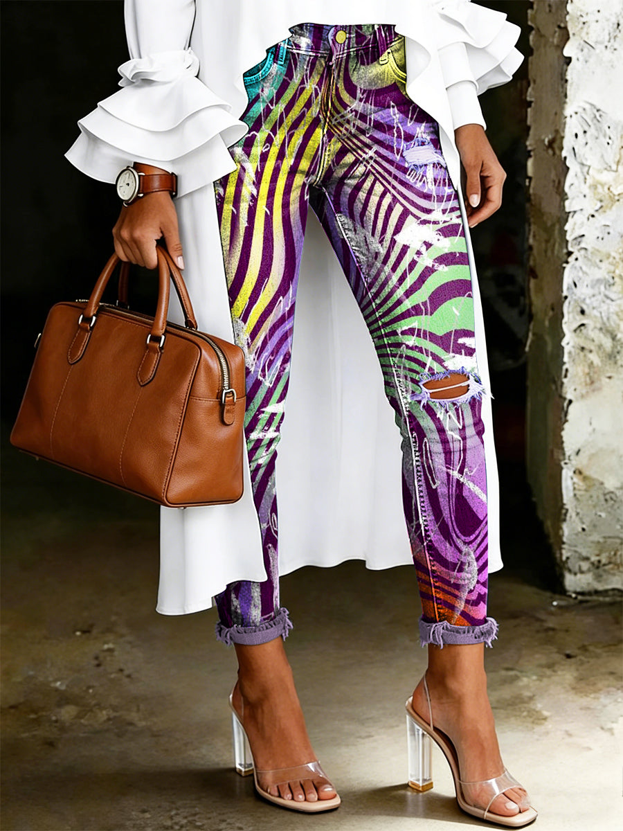 Damenjeans mit kunstvollem Blumenmuster