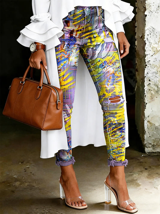 Damenjeans mit kunstvollem Blumenmuster