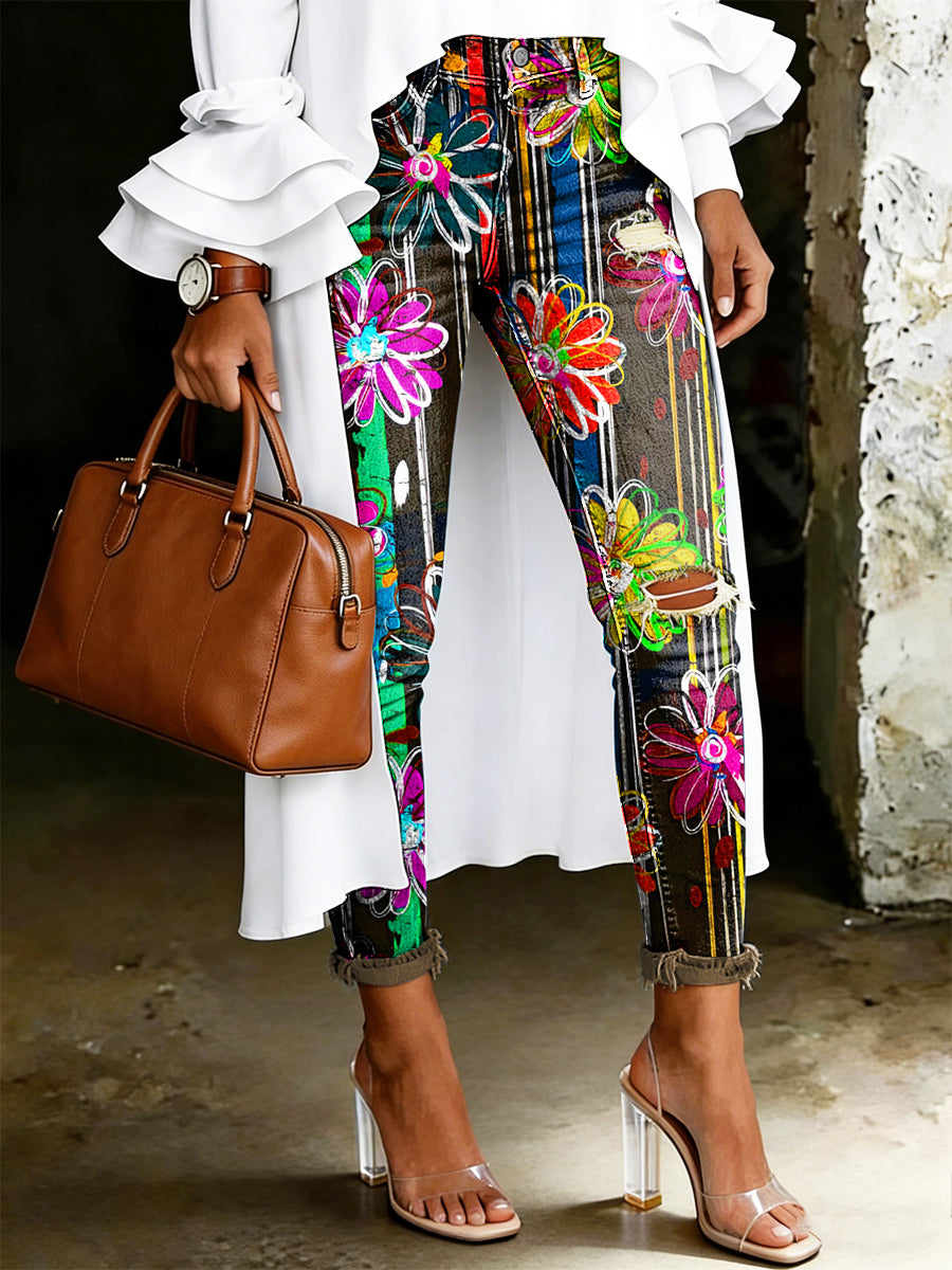 Damenjeans mit kunstvollem Blumenmuster
