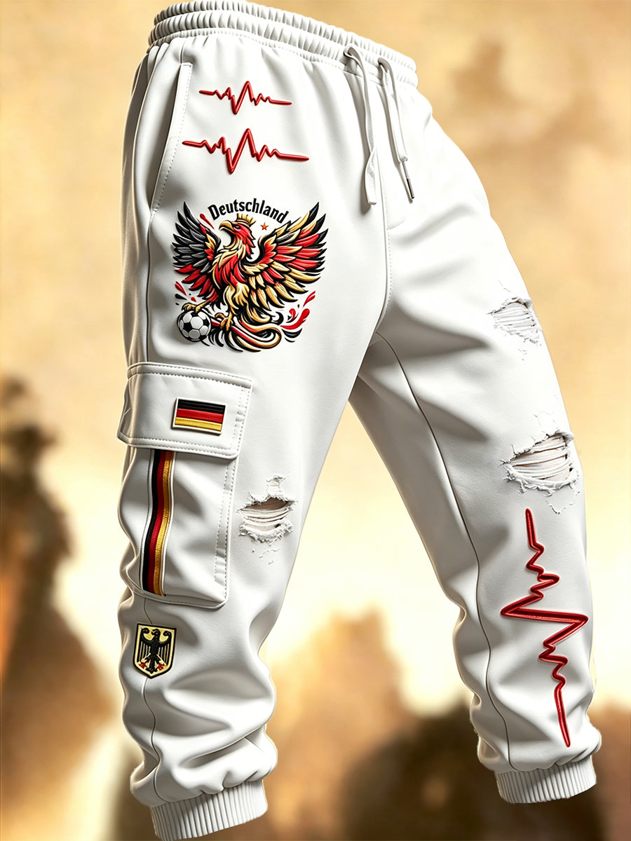 Herrenhose in Weiß mit dezentem Fußball-Print, im Used-Look, lässig und sportlich