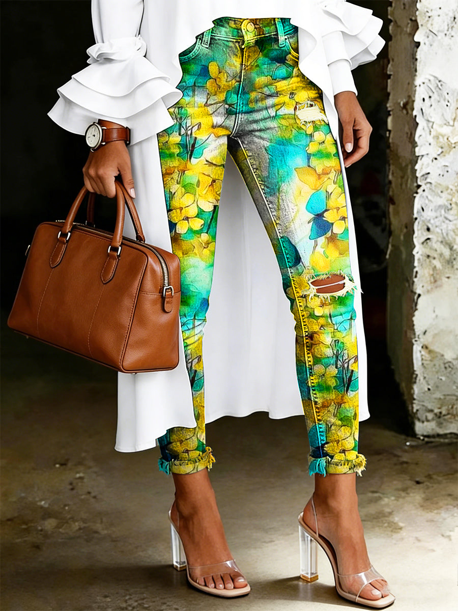 Damenjeans mit kunstvollem Blumenmuster