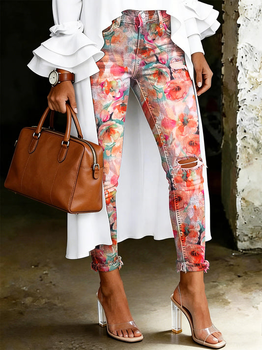 Damenjeans mit kunstvollem Blumenmuster
