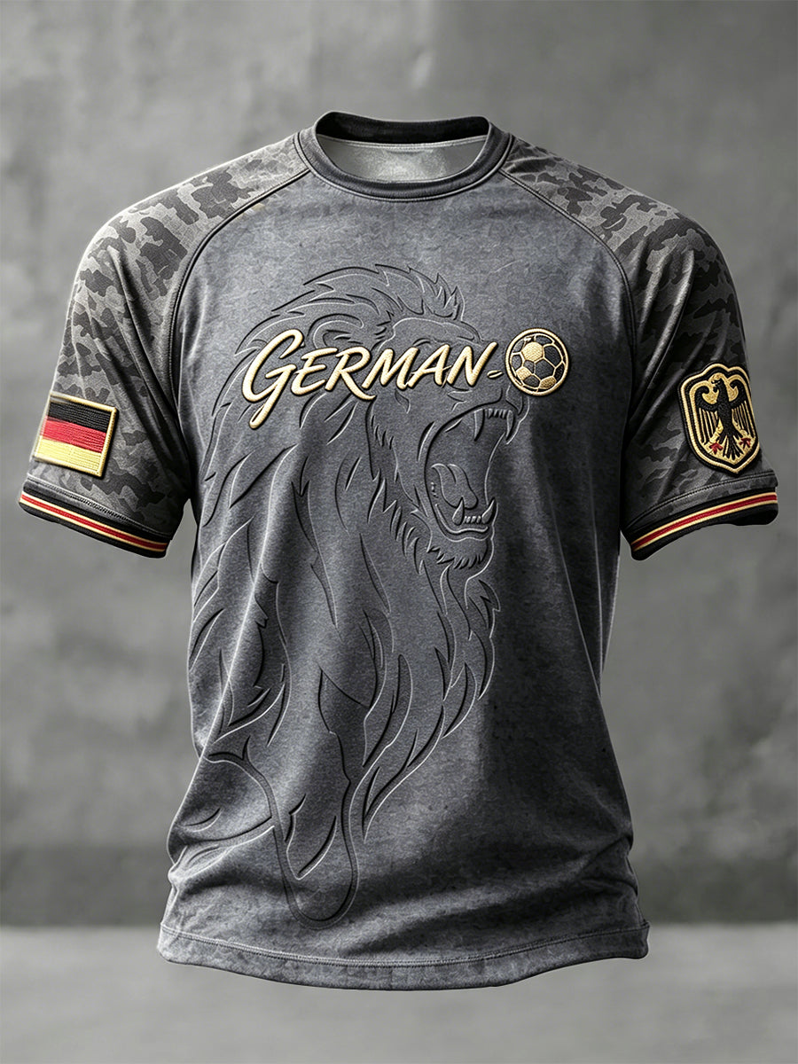 Herren-T-Shirt in Grau, Freizeitstil, mit Camouflage-Patchwork-Print und deutschem Fußball-Löwenmotiv
