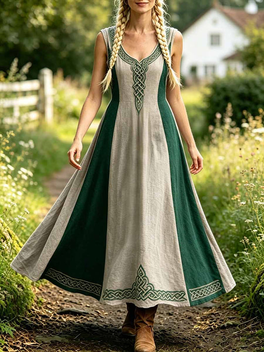 Damenkleid mit keltischem Knotenmuster im Wikingerstil