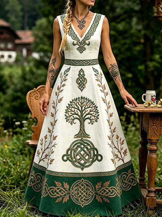 Damenkleid mit keltischem Knotenmuster im Wikingerstil