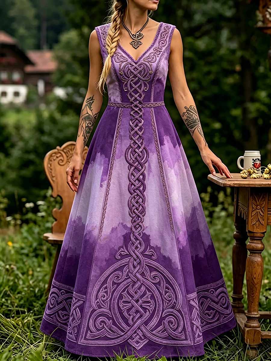 Damenkleid mit keltischem Knotenmuster im Wikingerstil