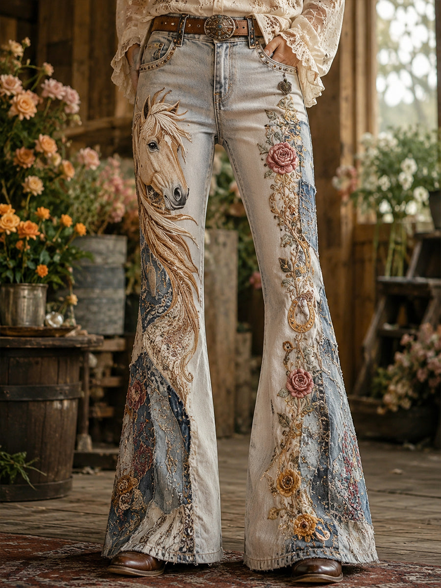 Damen-Hose im Vintage-Stil mit Blumen- und Pferde-Collage-Druck, ausgestellt geschnitten
