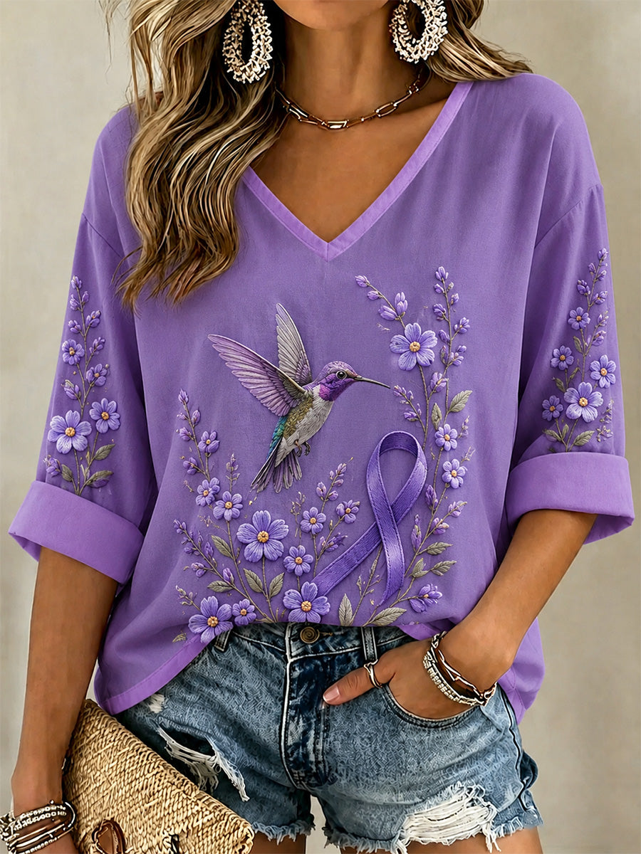 Damen-T-Shirt mit violetter Blumen- und Kolibri-Print-Aufschrift zur Sensibilisierung für Alzheimer, V-Ausschnitt