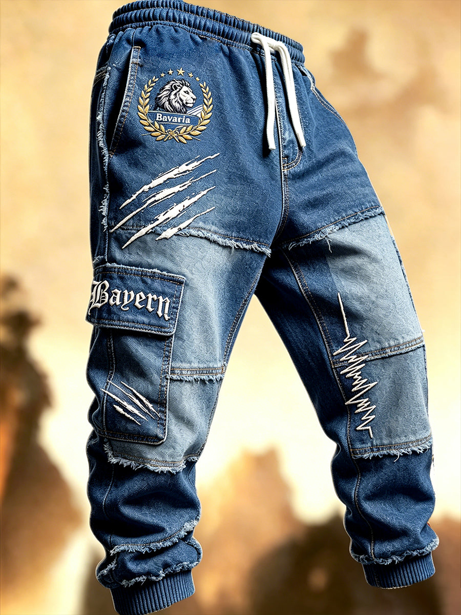 Herrenhose in Blau aus bayerischem Denim im Patchwork-Style mit Print, lässig und sportlich
