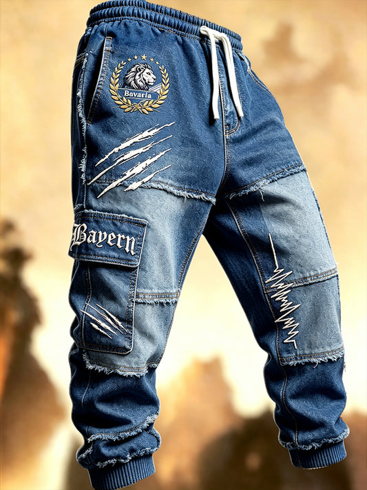 Herrenhose in Blau aus bayerischem Denim im Patchwork-Style mit Print, lässig und sportlich