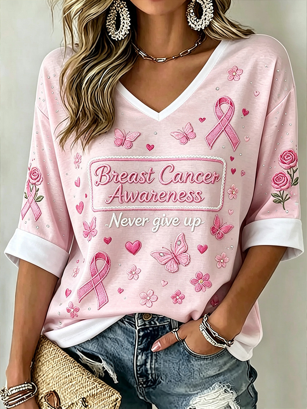 Damen-T-Shirt zum Brustkrebsbewusstsein mit Hauptmuster, mittellangen Ärmeln und V-Ausschnitt