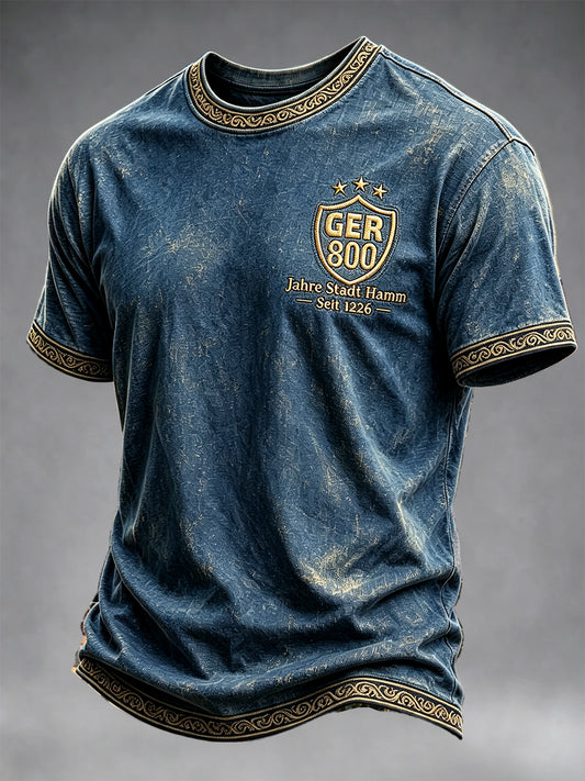 Herren-T-Shirt in Tiefblau im Retro-Stil, deutscher Hamm‑Schriftzug, 800. Jubiläums‑Gedenkdruck, lässig