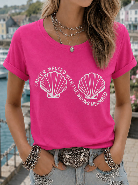 Damen-Perücke in Pink, Meerjungfrau-Marsch-Druck, Brustkrebsbewusstseins-T-Shirt