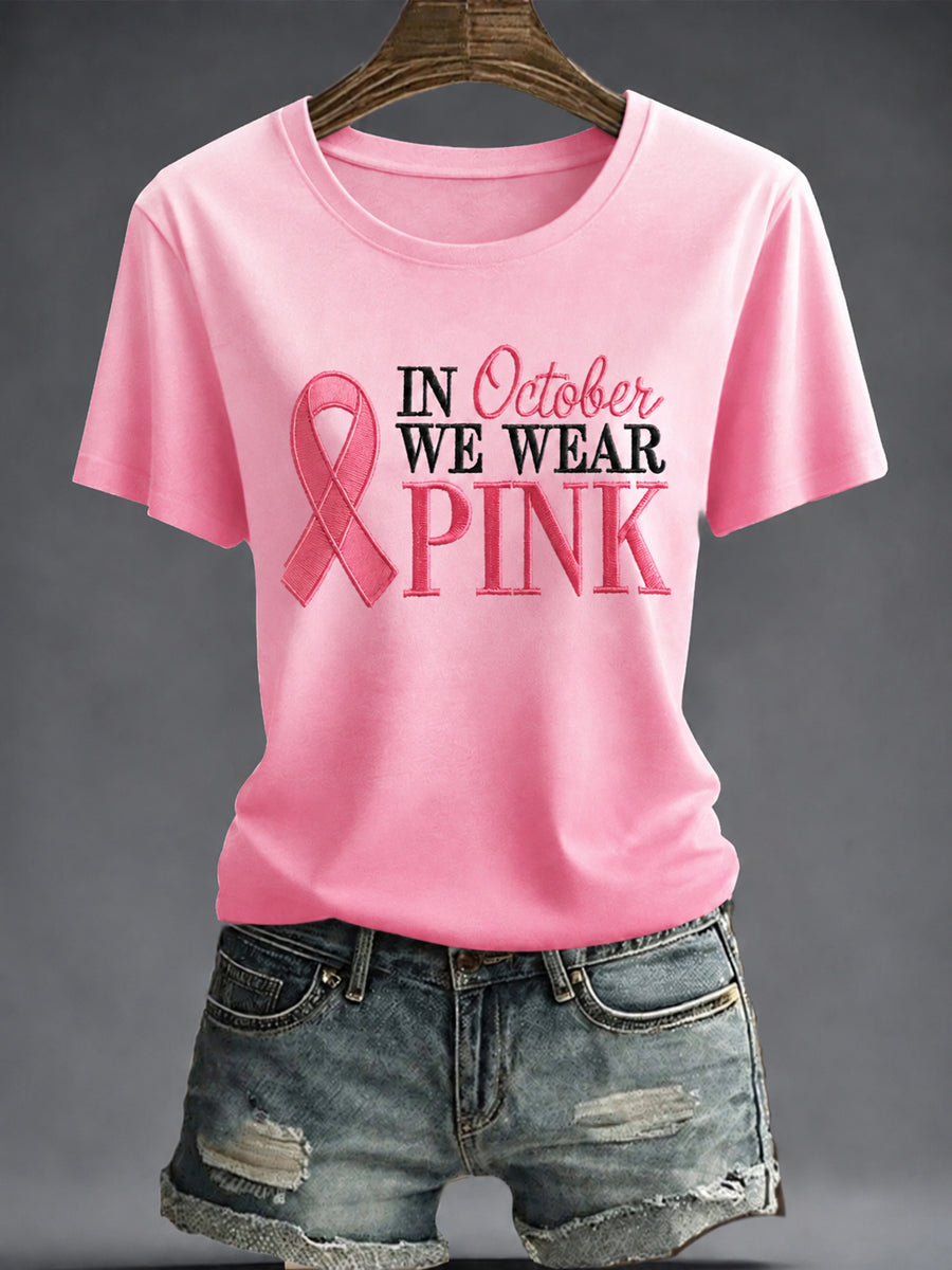 Bedrucktes T-Shirt für Frauen „ Im Oktober tragen wir Rosa“