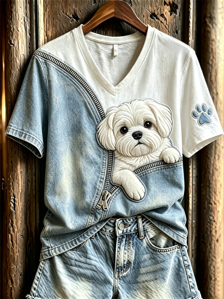 Damen-T-Shirt mit aufgeschnittenem Denim-Print und aus dem Ärmel guckendem Malteser