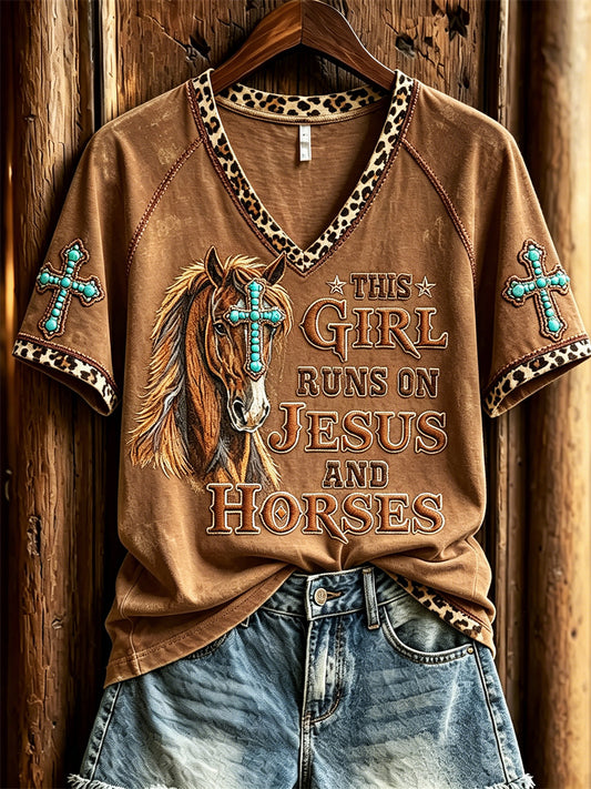 Damen dieses Mädchen läuft auf Jesus und Pferden Kurzarm-T-Shirt mit Türkis-Kreuz druck