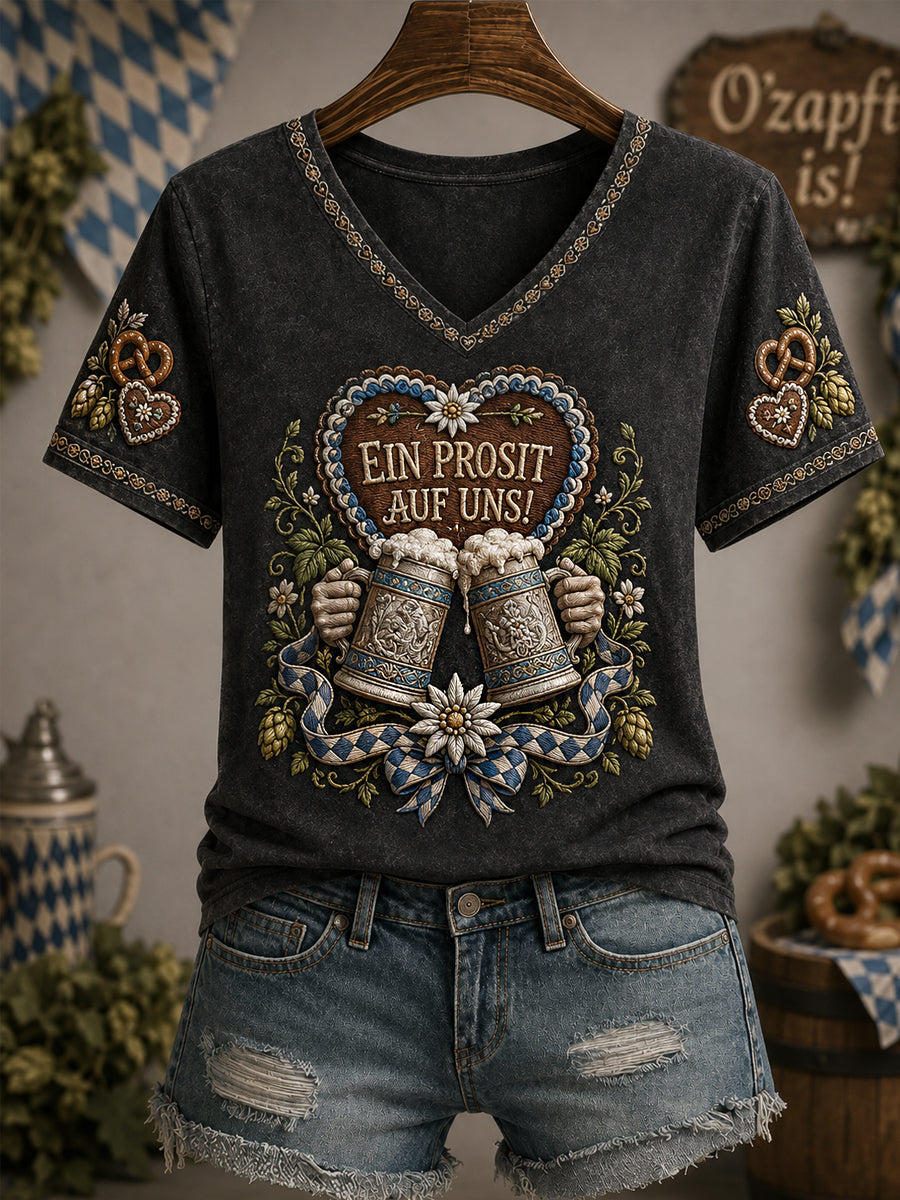 Oktoberfest der Frauen: Prost! Bedrucktes Freizeit-T-Shirt mit V-Ausschnitt