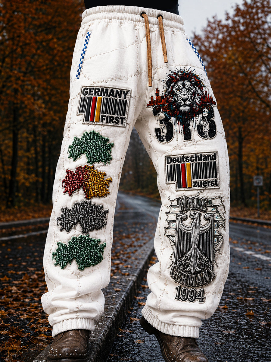 Herren-Sport-Hose in Weiß mit deutschem Slogan-Print, im Vintage-Stil, lässig