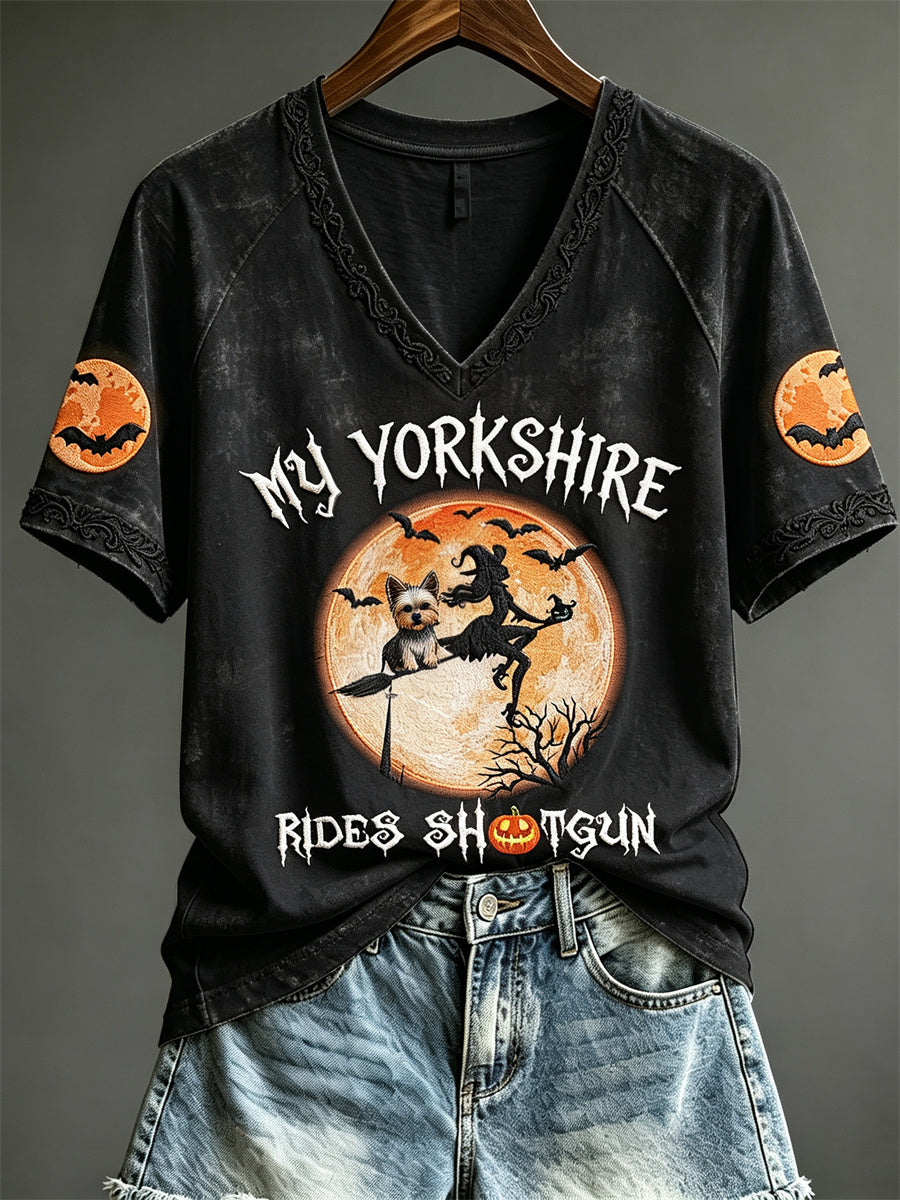Damen My Yorkshire Rides Shotgun Halloween Dog Mom Witch Print Kurzarm T-Shirt