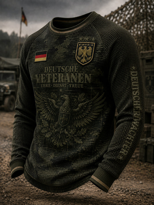 Herren-Top aus Waffelstrick mit Raglanärmeln und militärinspiriertem Grafikdruck