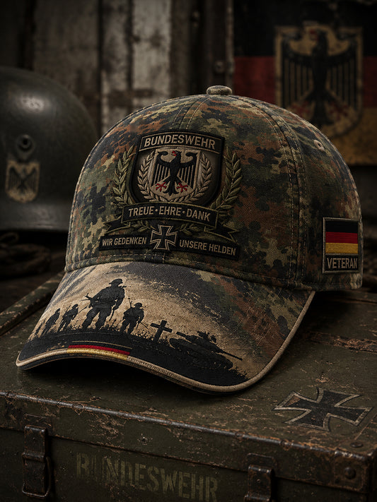 Herren-Mütze im Vintage-Camouflage-Look mit militärstilischem Print