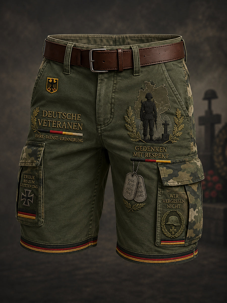 Herren-Vintage-Camouflage-Utility-Shorts mit gedruckter Veteranen-Gedenktafel